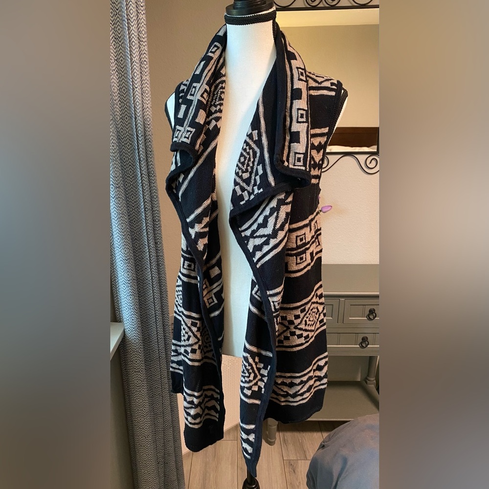 Cable & Guage Black & Tan, Southwest Pattern, Knit Draped Front Vest - Size M